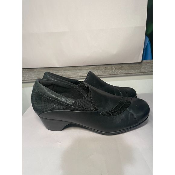 Aravon Women's Provence Asymmetrical Slipon‎ Pump Black Leather 7.5 US / 5UK - Picture 2 of 13